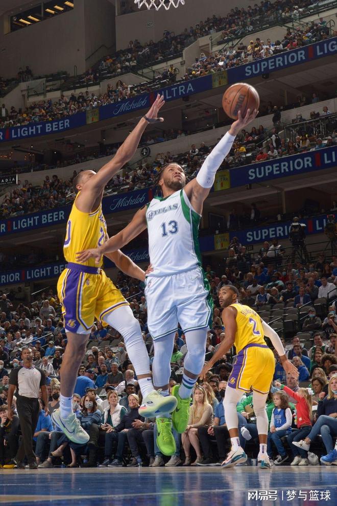 AYX-瓯越朱雀队鏖战钱塘战狼队，高尔夫联赛击败，替补奇兵立功。重拾自信的夜晚的简单介绍